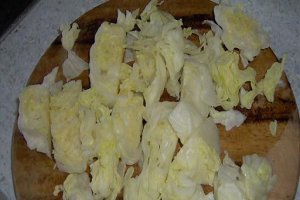 Eisbergsalat cu legume,telemea si somon in sos de mozzarella