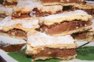 Prajitura cu nuci si dulceata