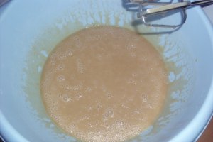 Tort 2011 cu blat  caramel şi cremă de griş