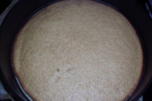 Tort 2011 cu blat  caramel şi cremă de griş