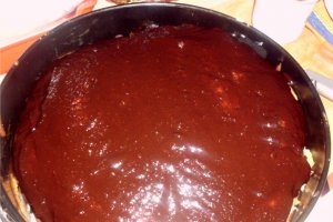 Tort 2011 cu blat  caramel şi cremă de griş