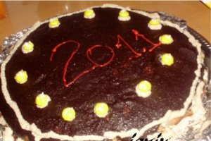 Tort 2011 cu blat  caramel şi cremă de griş