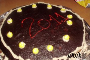 Tort 2011 cu blat  caramel şi cremă de griş