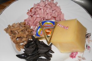 Pizza pe paine cu branza topita