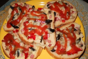 Pizza pe paine cu branza topita