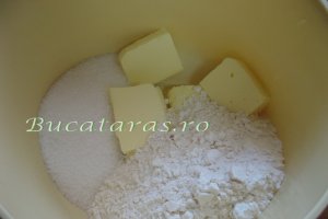 Prajitura cu branza si prune