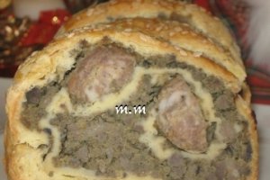 Rulada cu carne, ficat si carnati.