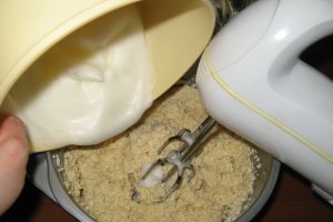 Prăjitură cu brânză şi fructe de pădure