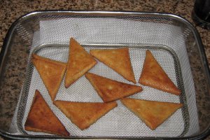 Sambusek cu telemea de oaie si za’atar
