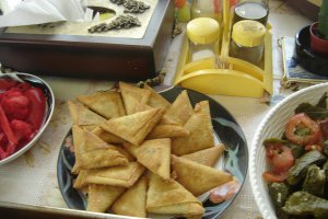 Sambusek cu telemea de oaie si za’atar