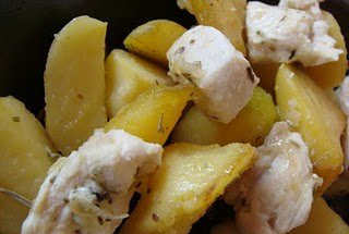 Cartofi cu piept de pui la cuptor