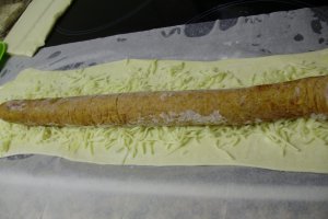Aperitiv cu carnat in foietaj