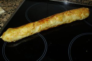 Aperitiv cu carnat in foietaj
