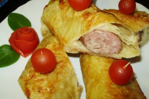 Aperitiv cu carnat in foietaj