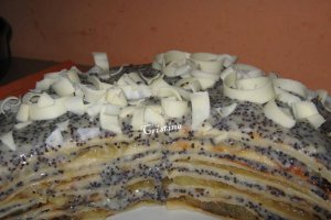 Tort de clătite cu mac şi mere