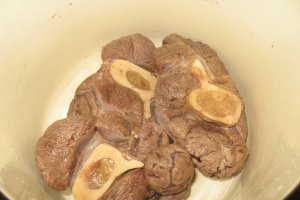 Rasol de vită cu legume şi hrean