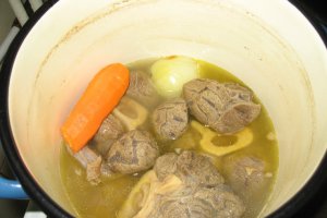 Rasol de vită cu legume şi hrean