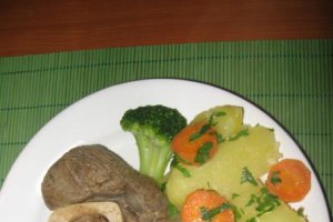 Rasol de vită cu legume şi hrean