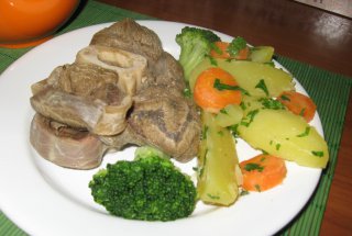 Rasol de vită cu legume şi hrean