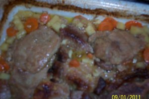 Cotlet de porc cu sos de legume la cuptor