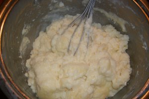 Rulouri cu crema de vanilie