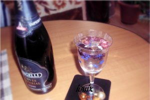 Cocktail cu spumant şi mure