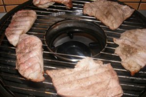 Gratar de porc cu cartofi crocanti