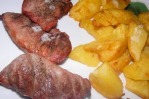 Gratar de porc cu cartofi crocanti