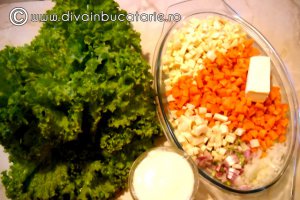 Ciorba de salata cu smantana si usturoi