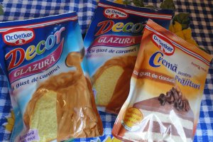 Tort de vanilie cu ciocolata