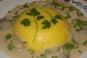Ciulama cu ciuperci si mamaliguta