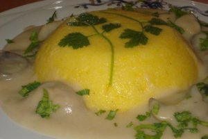 Ciulama cu ciuperci si mamaliguta