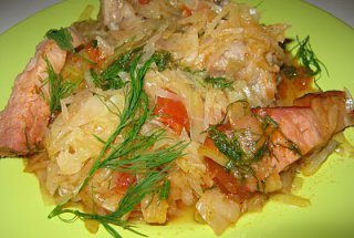 Varză dulce cu jambon şi coaste de porc