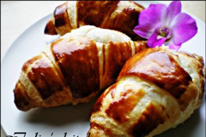 Croissant cu branza