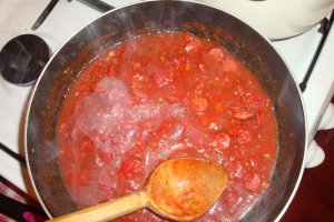 Spaghete cu sos de rosii