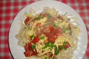 Spaghete cu sos de rosii