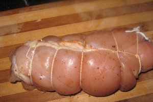 Rulada de pui cu fenel si piure de cartofi