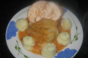 Rulada de pui cu fenel si piure de cartofi