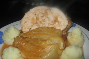 Rulada de pui cu fenel si piure de cartofi