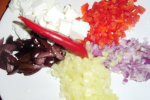 Salata greceasca calda