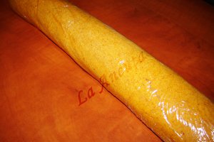 Rulada aperitiv cu rosii si crema de branza