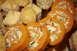 Rulada aperitiv cu rosii si crema de branza