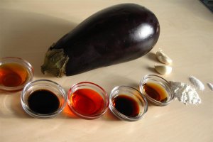 Vinete chinezesti in sos picant 酸辣茄子