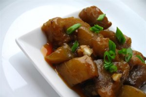 Vinete chinezesti in sos picant 酸辣茄子