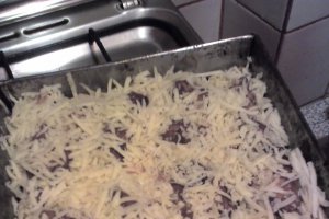 Paste cu sos si snitele la cuptor