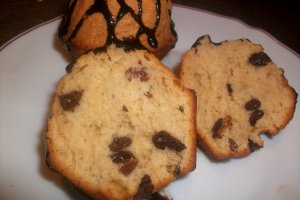Muffins cu ciocolata si stafide