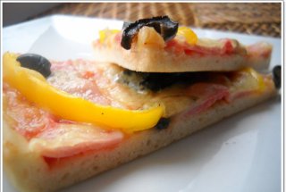 Pizza cu sunca si ardei