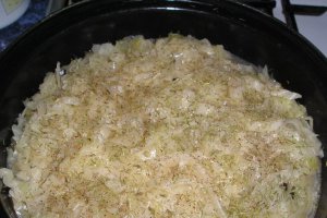 Mancare de varza murata cu carne afumata si carnati