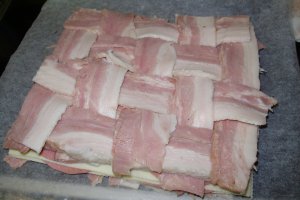 Rulada cu cascaval,bacon si sunca