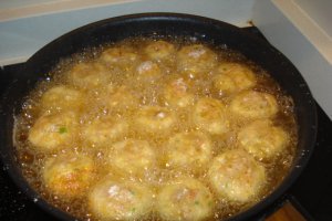 Piftele in sos cu cartofi fierti